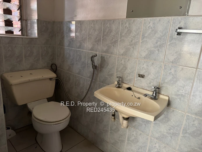 Comfortable Double-Storey Living In Ascot!