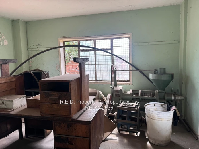 Industrial Property In a Prime Location!