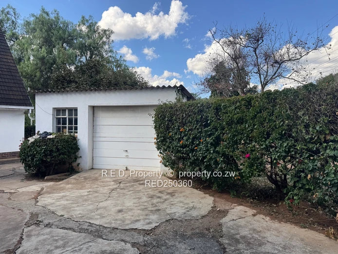 Neat Family Home In a Prime Location - Hillside!