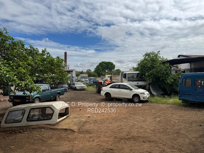 Industrial Property In a Prime Location!