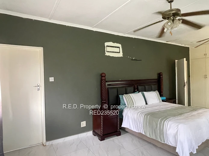 Expansive Living In Riverside!