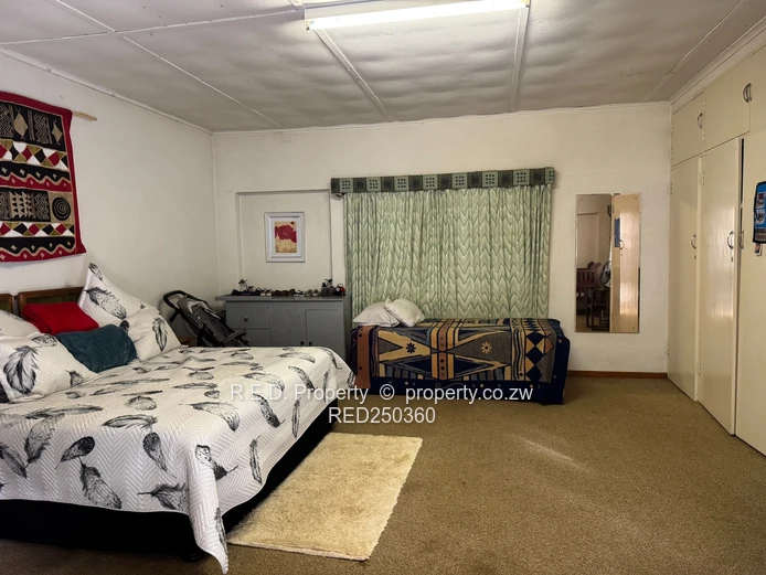 Neat Family Home In a Prime Location - Hillside!