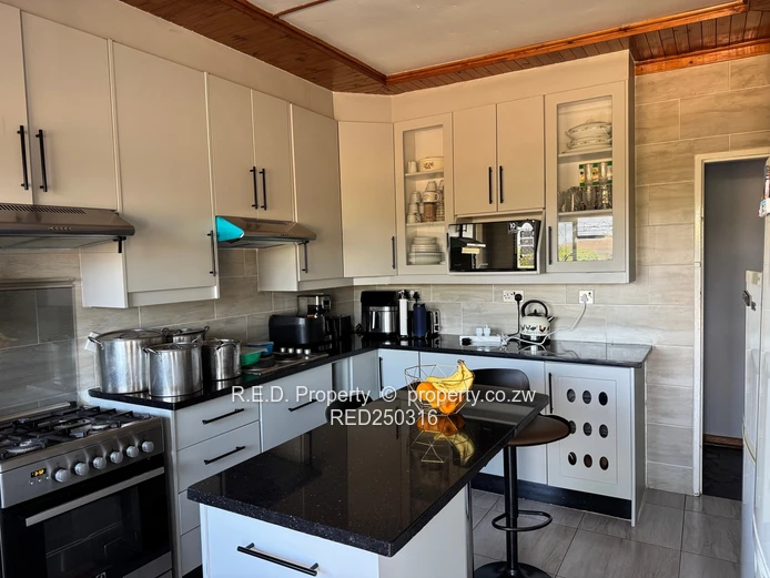Comfortable Family Home In Matsheumhlope!