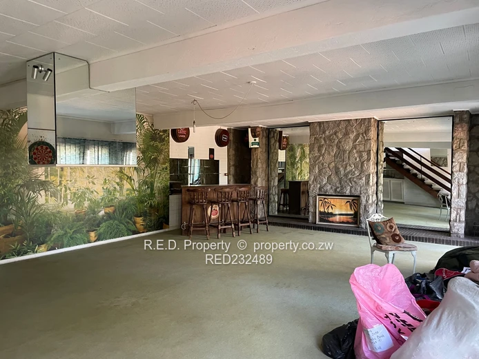 An entertainer’s paradise In Burnside!