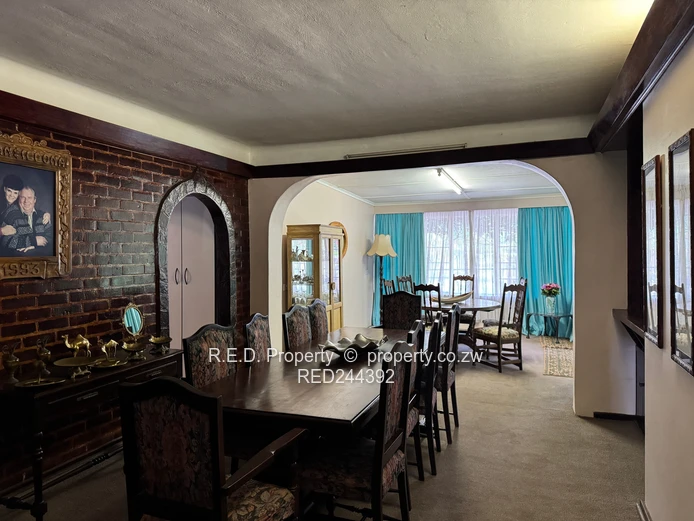 Stunning Family Residence In Hillside!