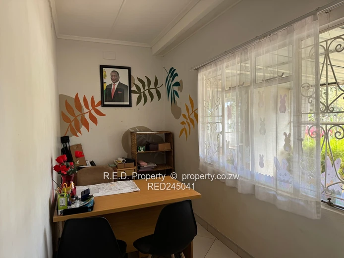 Versatile Property In Famona!