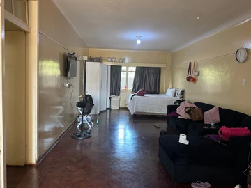 2 Bedroom Flat & Apartment