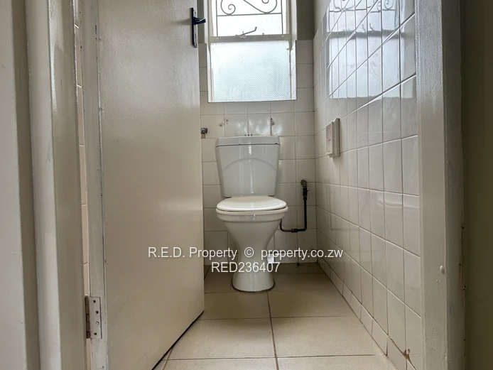 Modern 2-Bedroom Ground Floor Flat - CBD