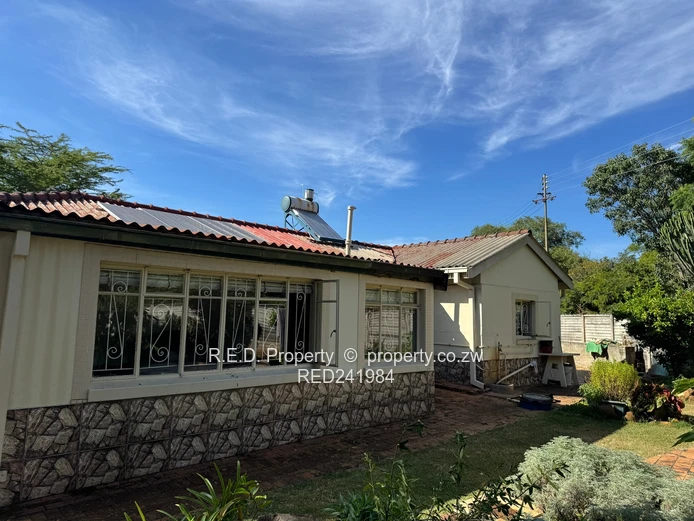 Generous land, Genuine opportunity In Burnside!