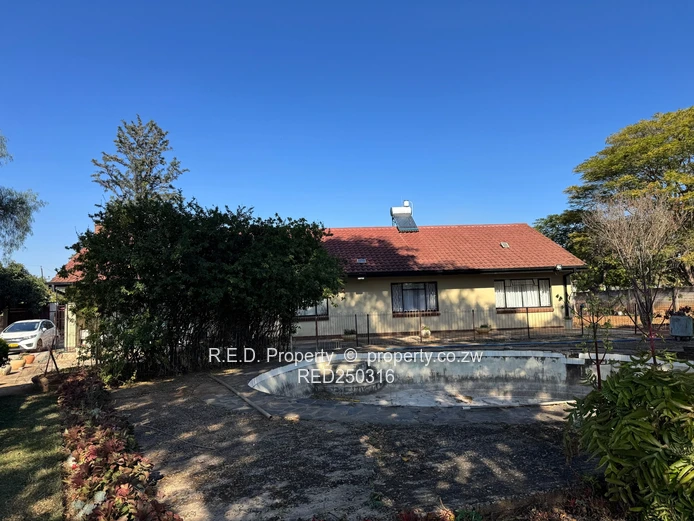 Comfortable Family Home In Matsheumhlope!