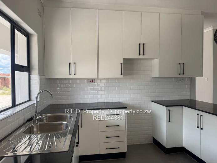 Four-Unit Townhouse Development in Hopelyn!