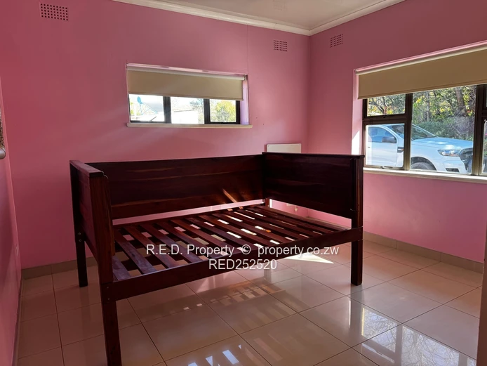 Comfortable Family Living In Hillside!