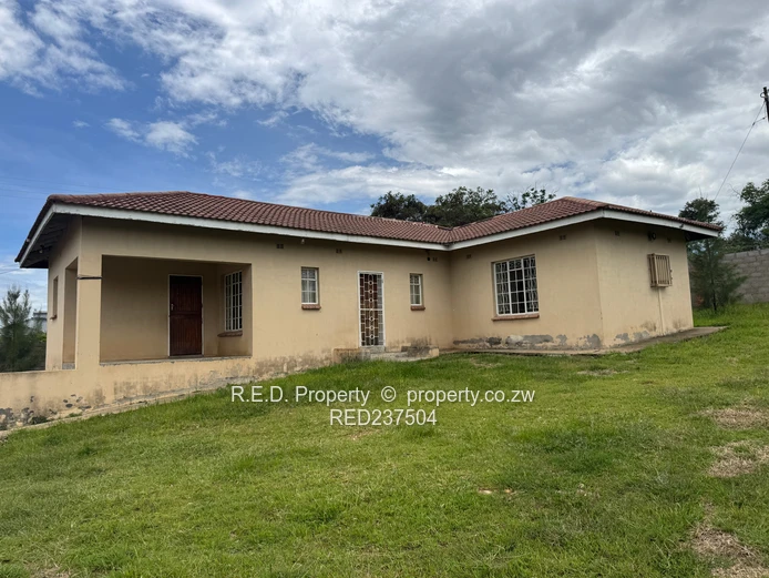 A versatile property offering space, sustainability, and opportunity In  Beuna Vista !