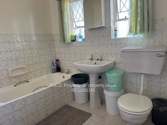 Comfortable Family Home In Matsheumhlope!