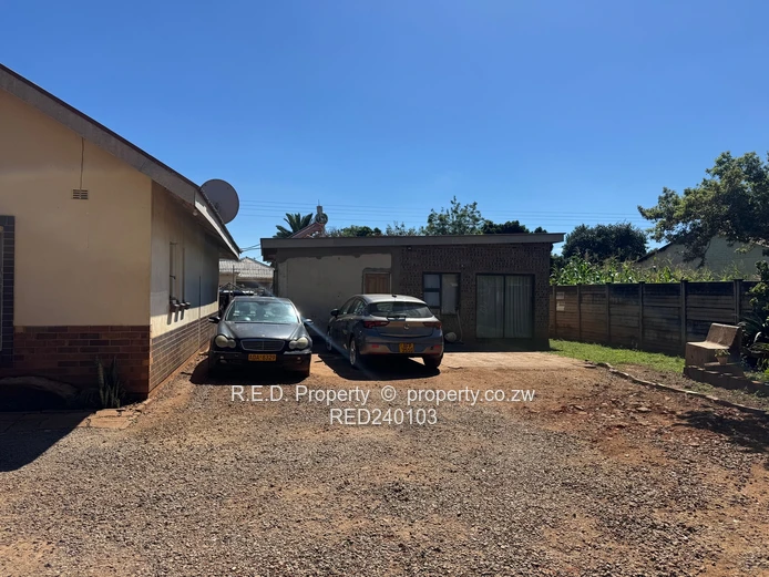 An Ideal Move-In-Ready Home In Queenspark East!