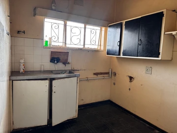 2 Bedroom Flat & Apartment