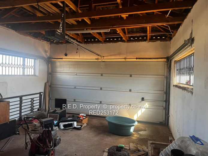 Family Home with Room to Make It Your Own In Mahatshula!