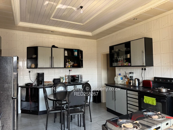 A spacious family home In New Parklands!