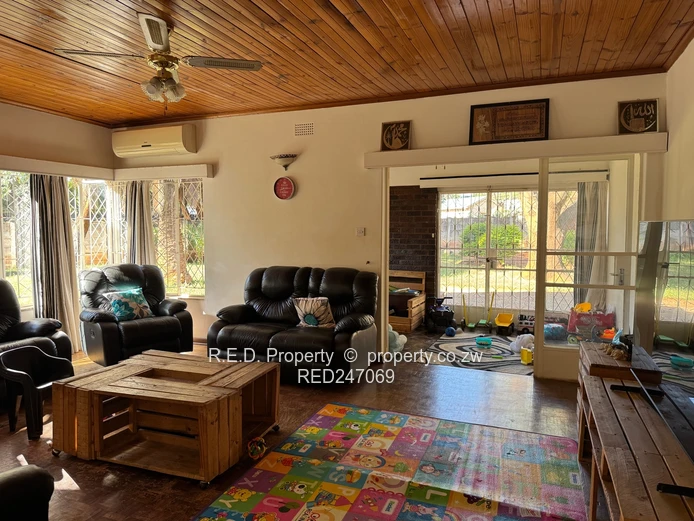 Neat Family Home In Ilanda!