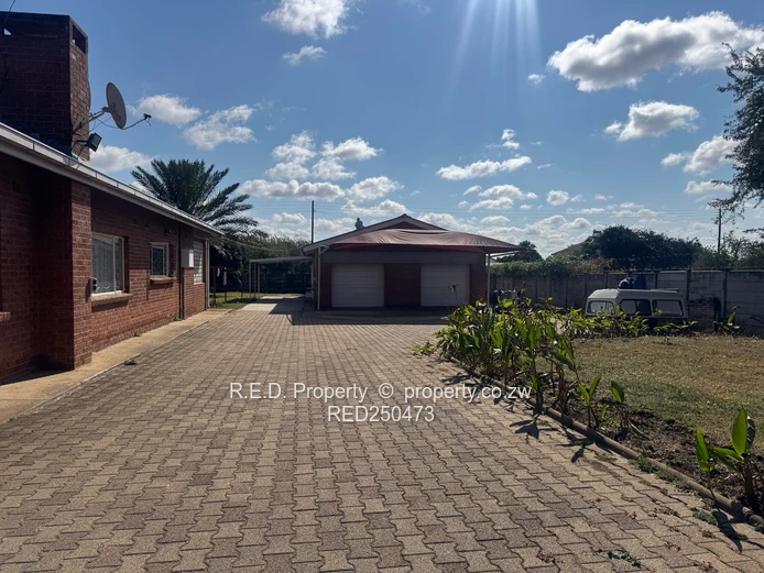 Spacious Family Home In Parklands!