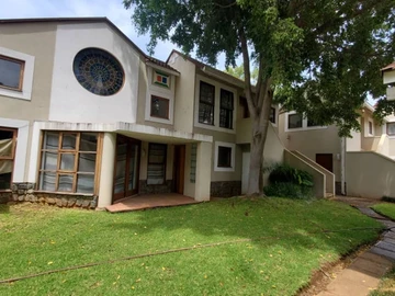 Spacious 2 Bedroom Townhouse in Kumalo 