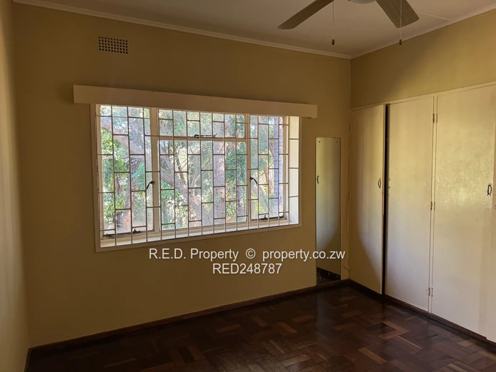 Semi- detached house To Let In Paddonhurst!