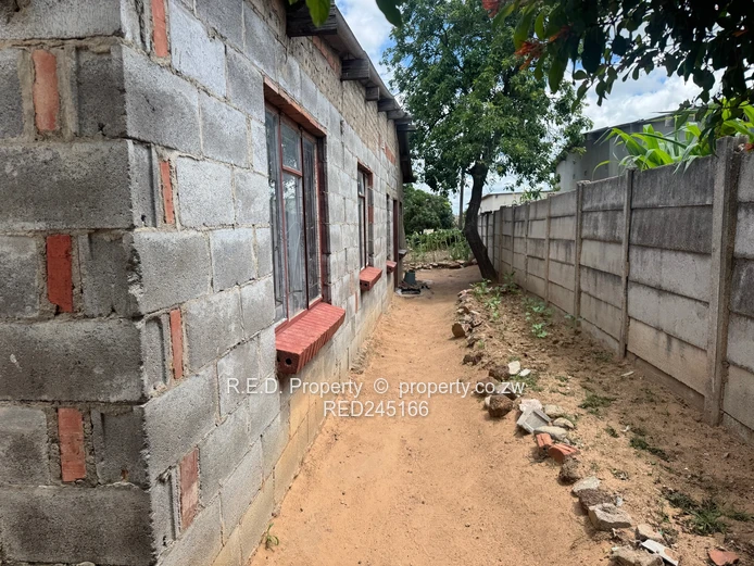 Renovation Opportunity In Luveve!