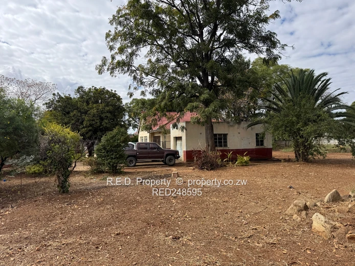 Unlock the Potential of this Famona property!