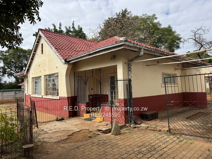 Unlock the Potential of this Famona property!