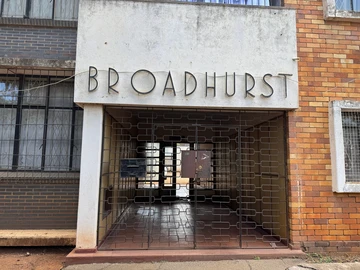 2 Bedroom Flat & Apartment