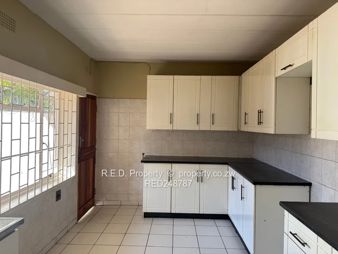 Semi- detached house To Let In Paddonhurst!
