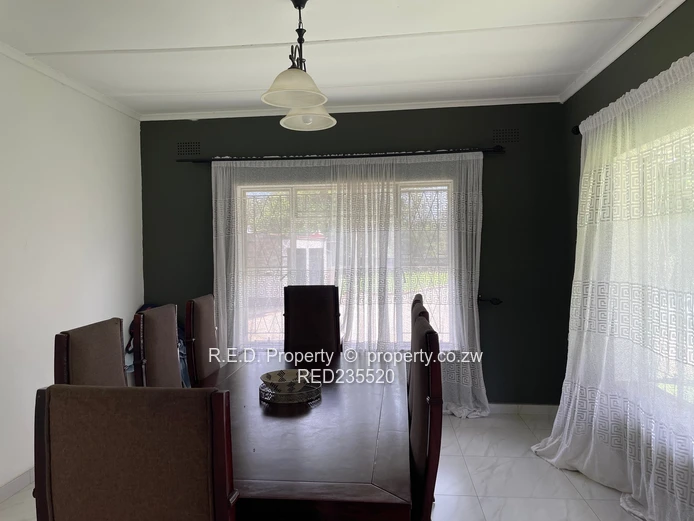 Expansive Living In Riverside!